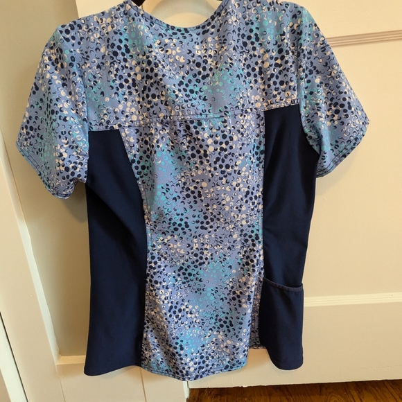 Cherokee iFlex scrub top - Picture 2 of 4